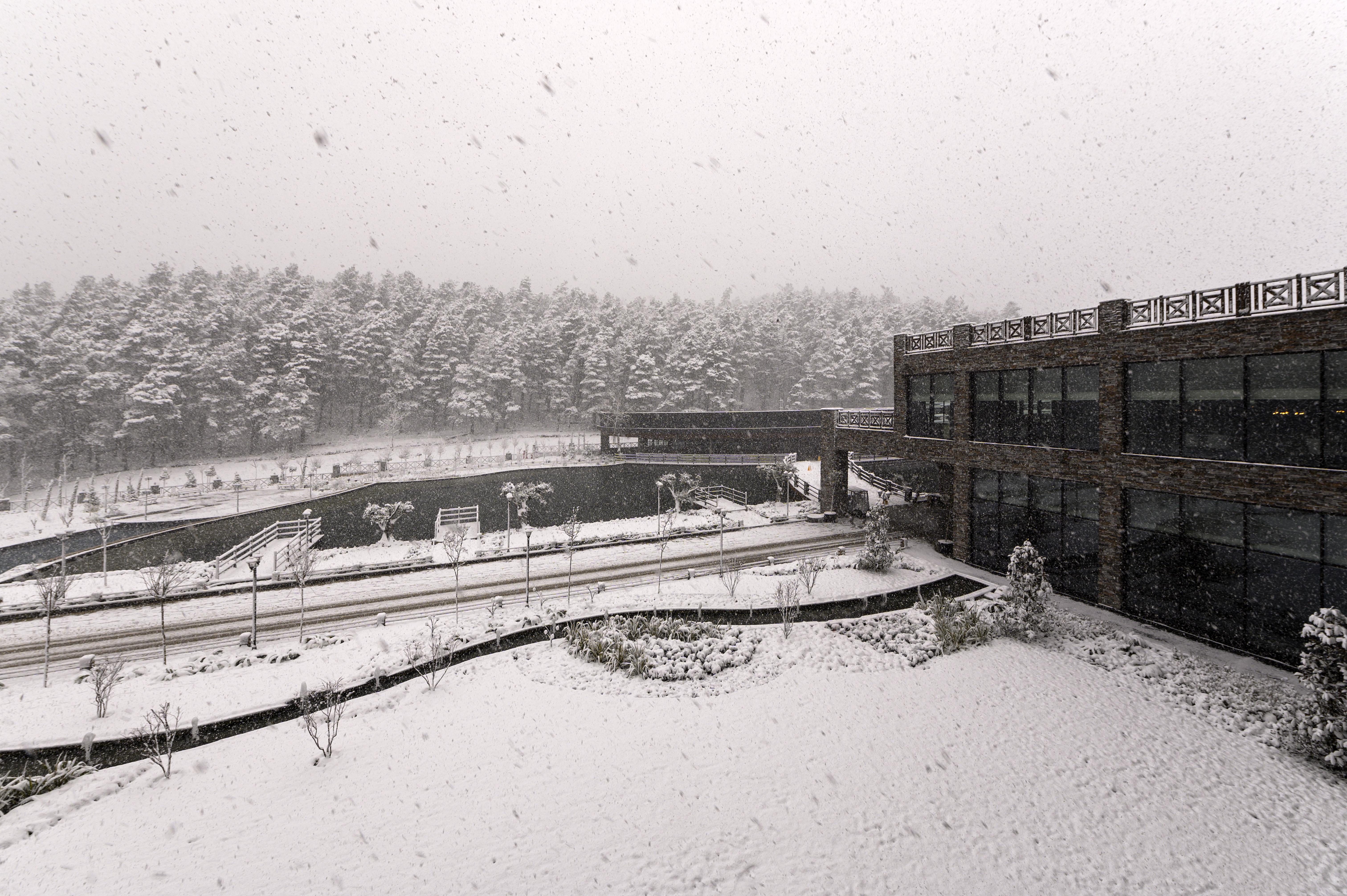 เอลิต เวิลด์ ซาปันชา โฮเต็ล Hotel ซาพานจา ภายนอก รูปภาพ Snow at the University of New Mexico